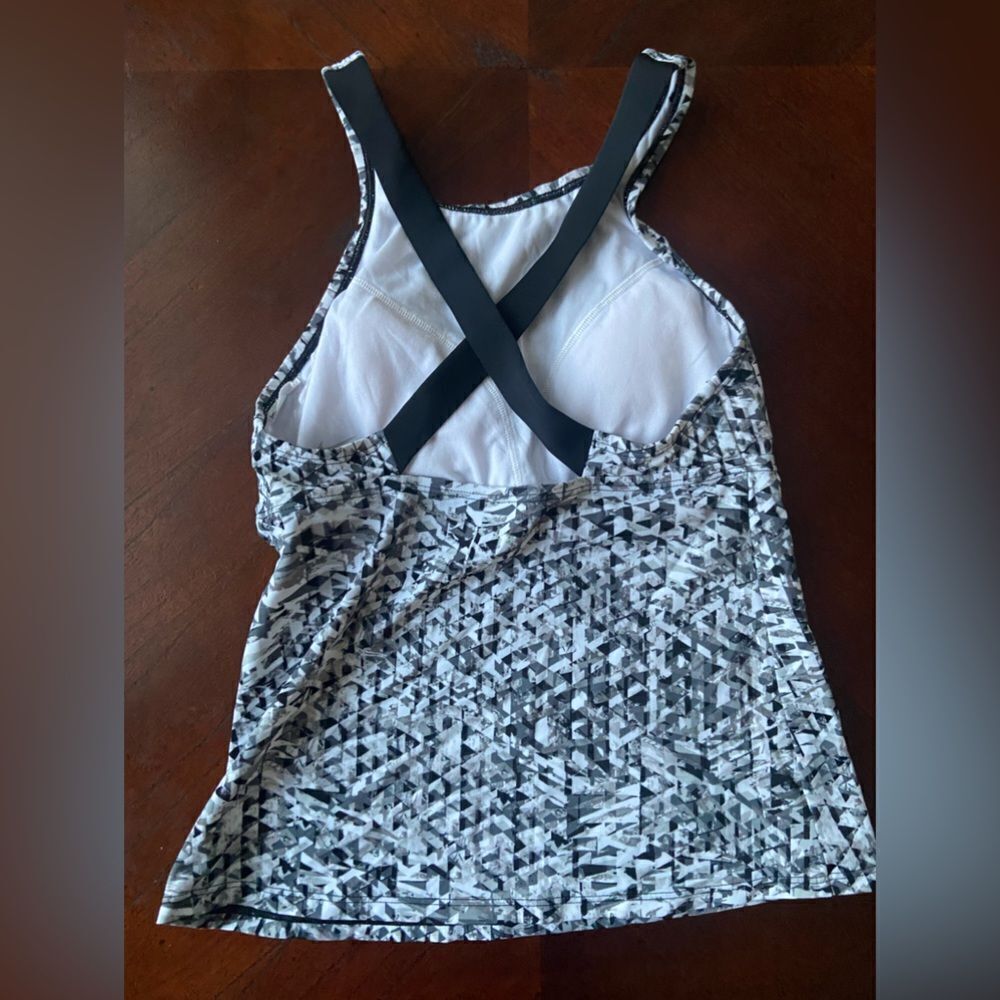 NIKE women's - Picture 2 of 3